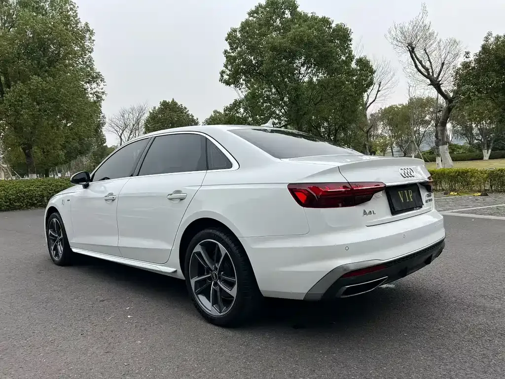 Audi A4L 2022 из CN, фото 7