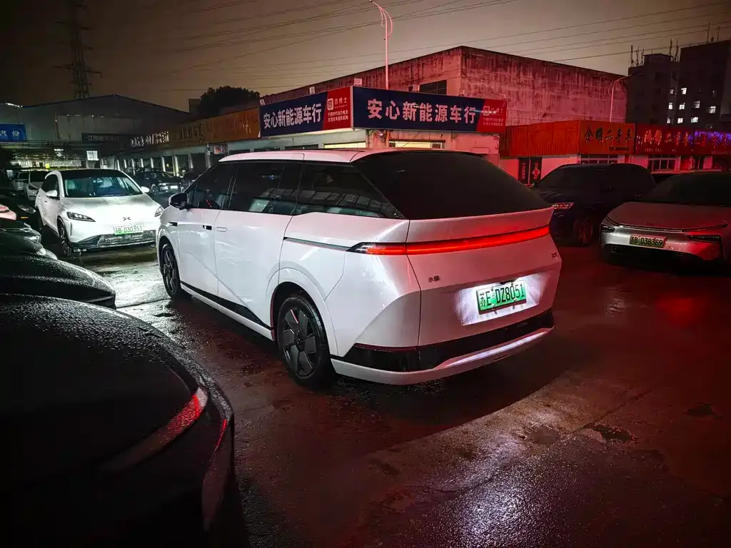 XPeng X9 2024 из CN, фото 7