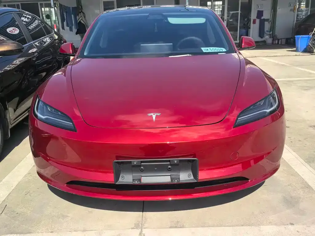 Tesla Model 3 — фото 1