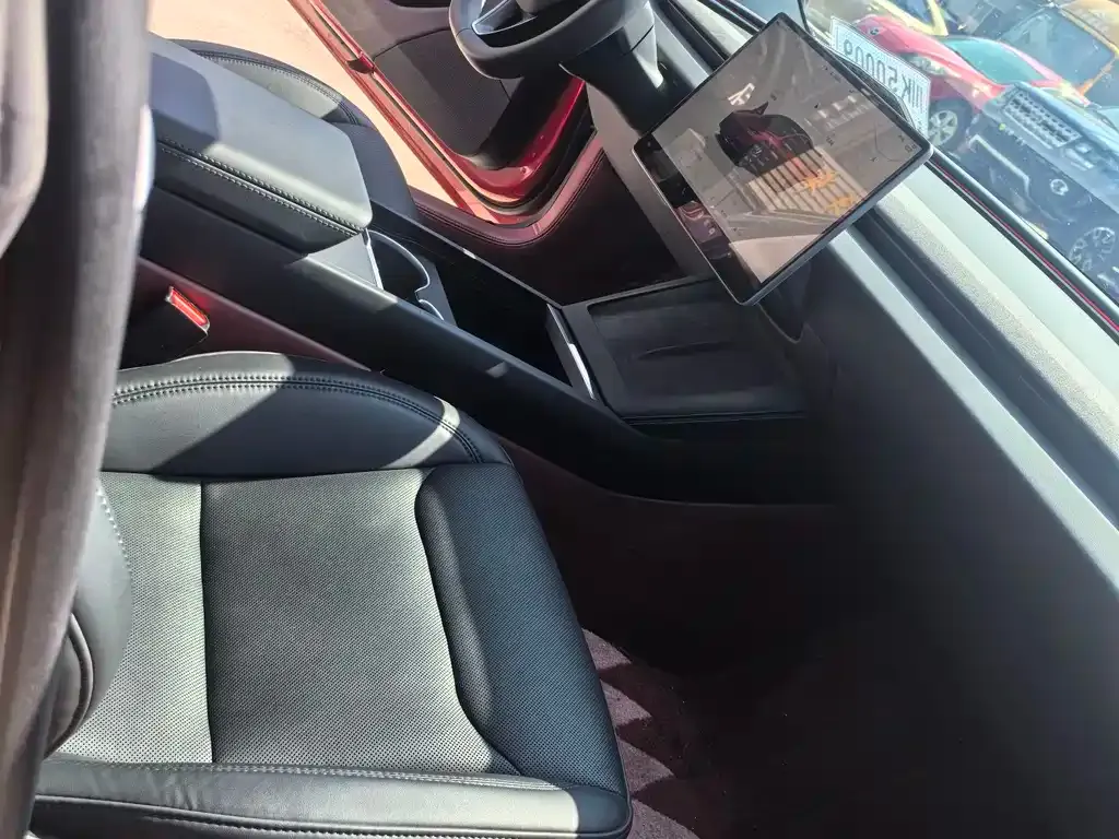 Tesla Model 3 — фото 9