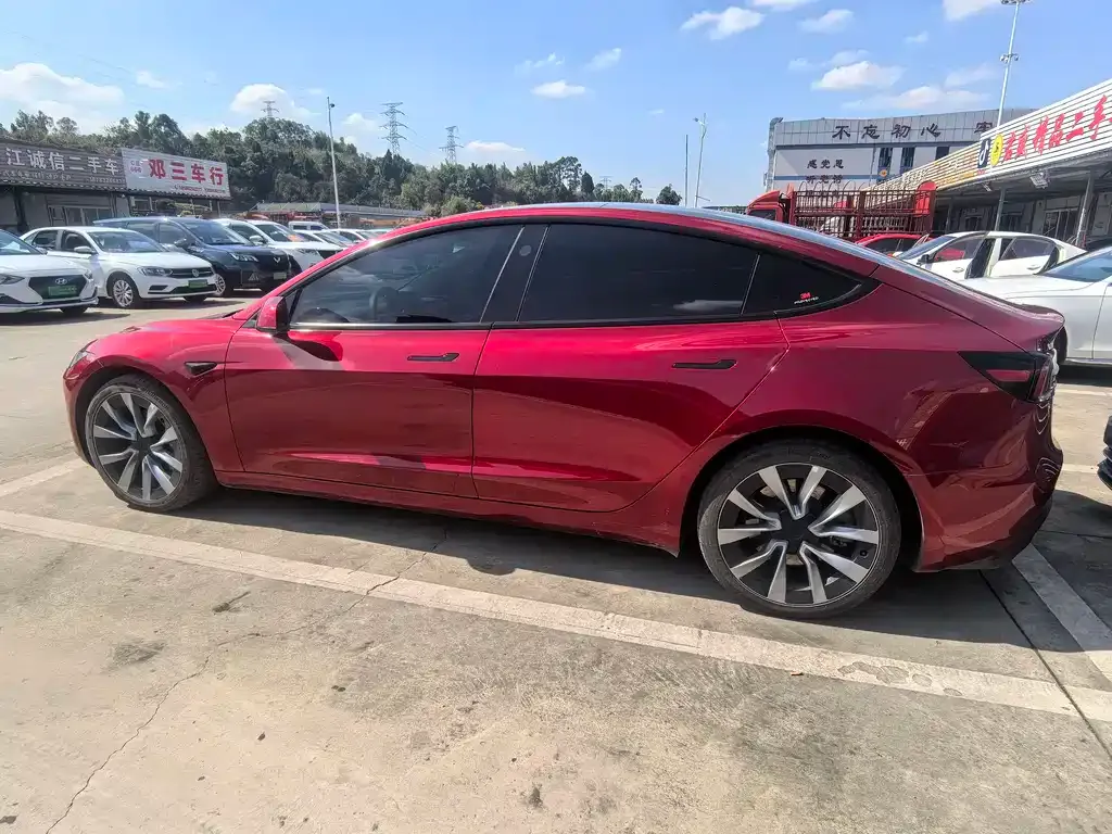 Tesla Model 3 — фото 8