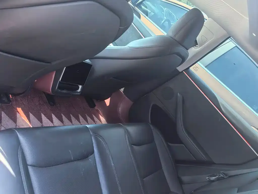 Tesla Model 3 — фото 10
