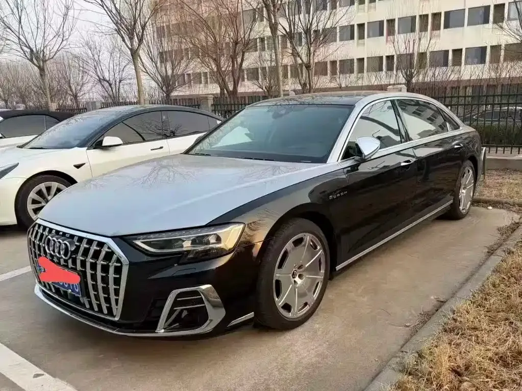 Audi A8 — фото 1