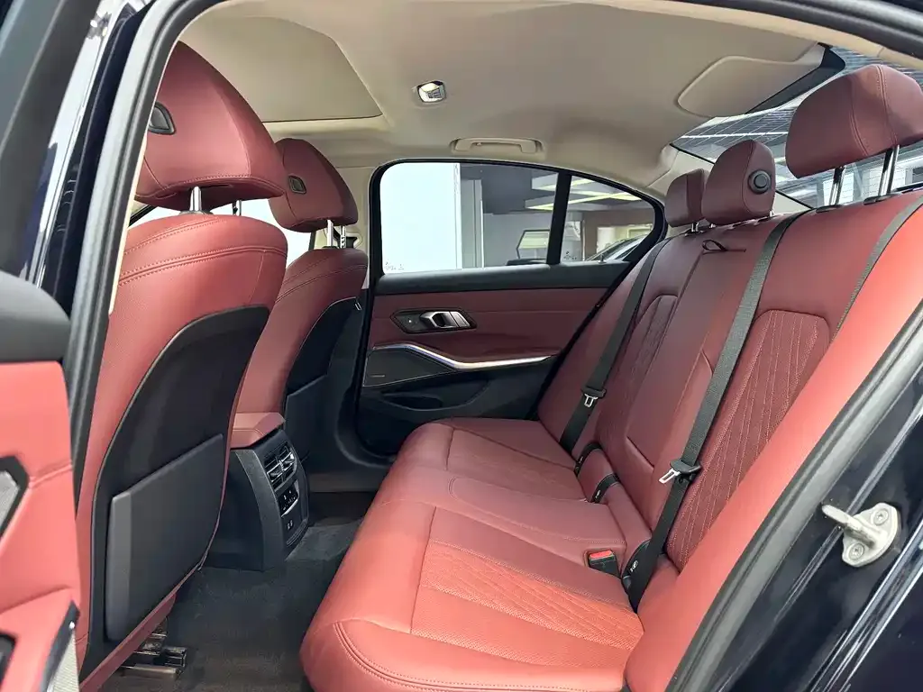 BMW 3 Series 2022 из CN, фото 2