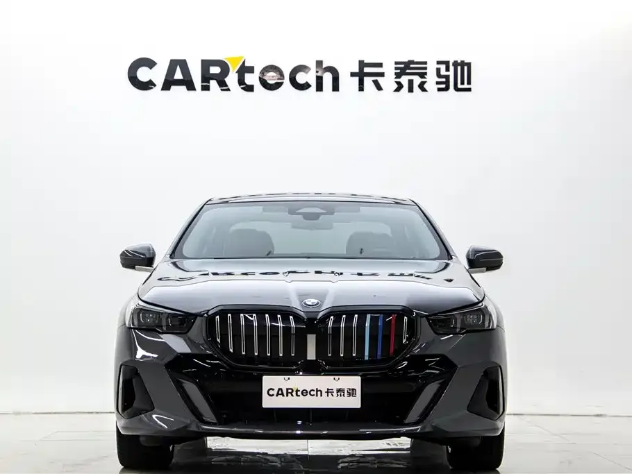 BMW 5 Series 2025 из CN, фото 2