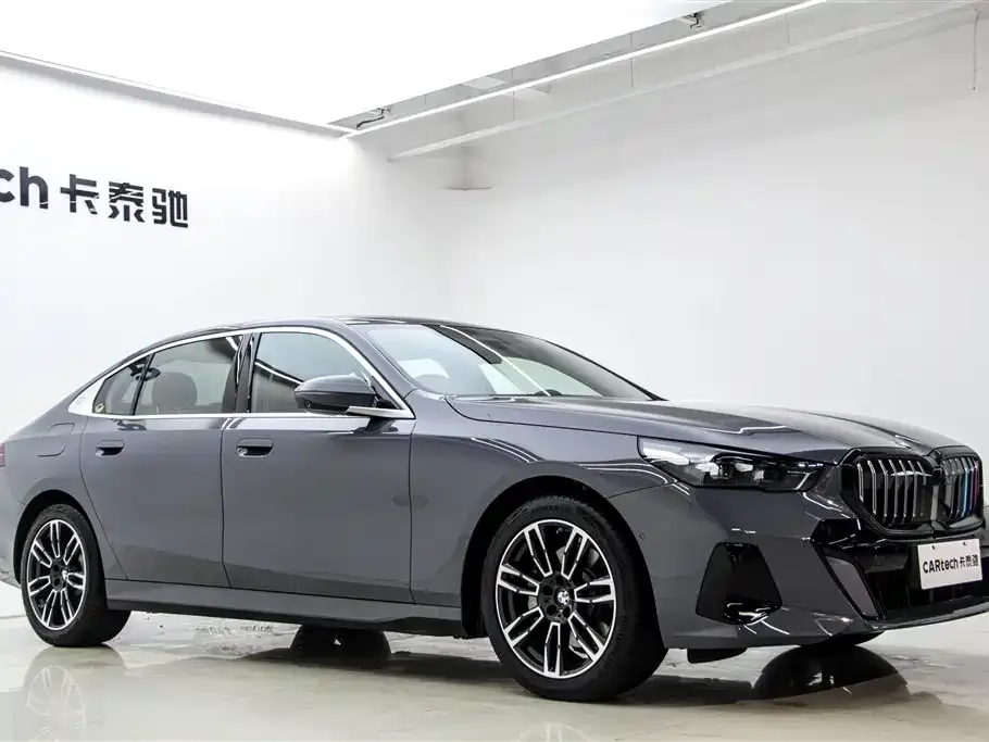 BMW 5 Series 2025 из CN, фото 5