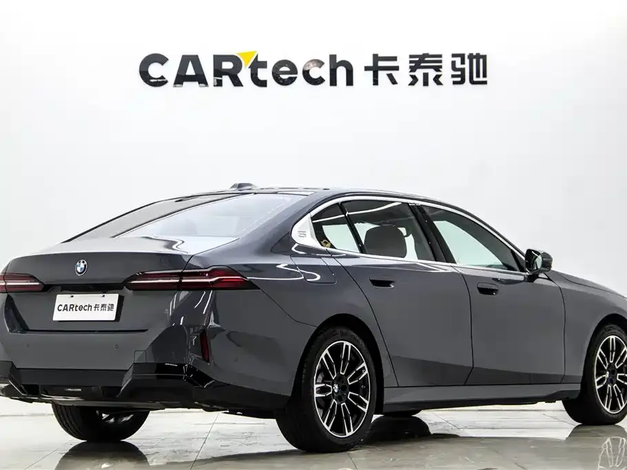 BMW 5 Series 2025 из CN, фото 9