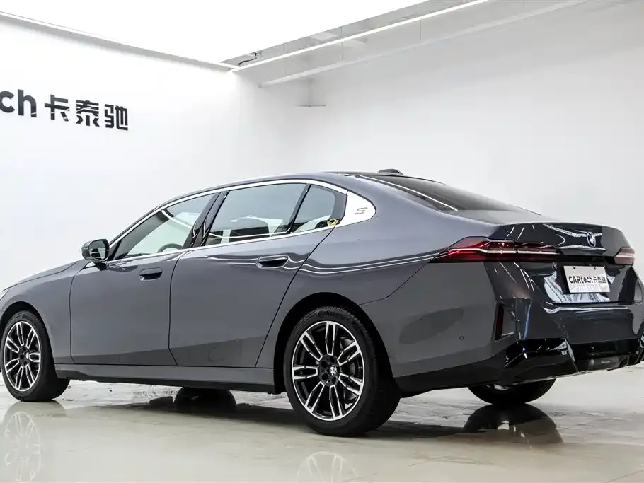 BMW 5 Series 2025 из CN, фото 4