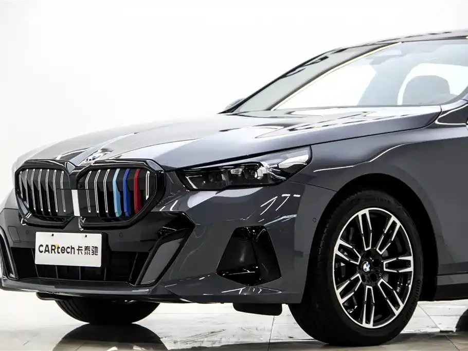 BMW 5 Series 2025 из CN, фото 7