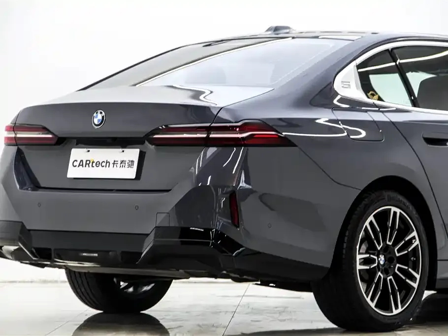 BMW 5 Series 2025 из CN, фото 8