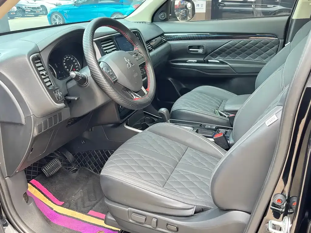 Mitsubishi Outlander 2022 из CN, фото 9