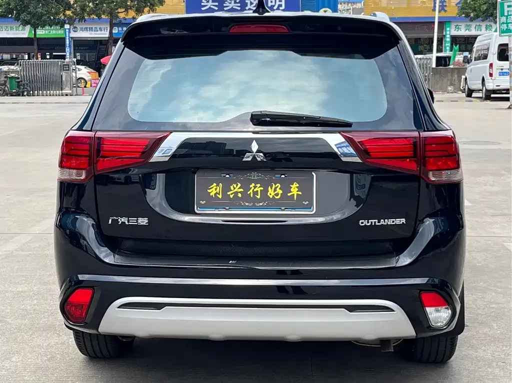 Mitsubishi Outlander 2022 из CN, фото 2