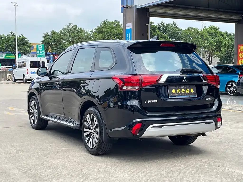 Mitsubishi Outlander 2022 из CN, фото 10