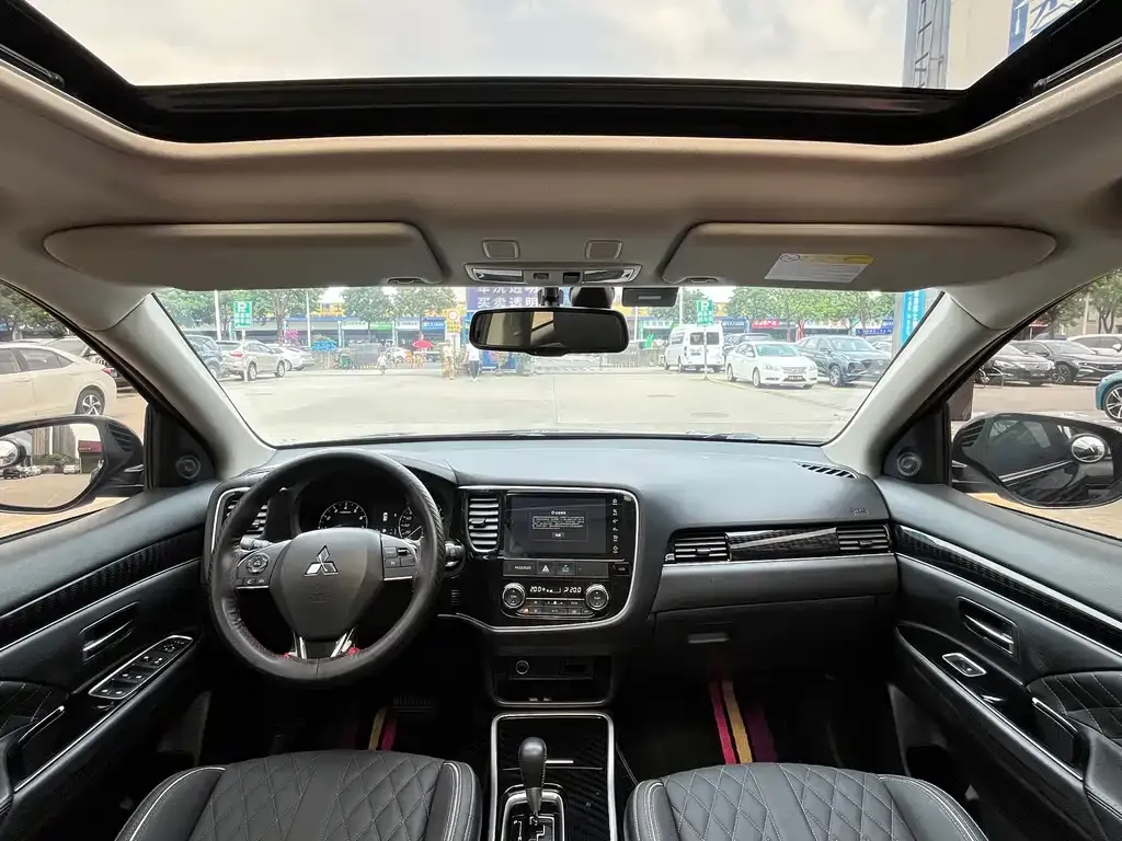 Mitsubishi Outlander 2022 из CN, фото 3