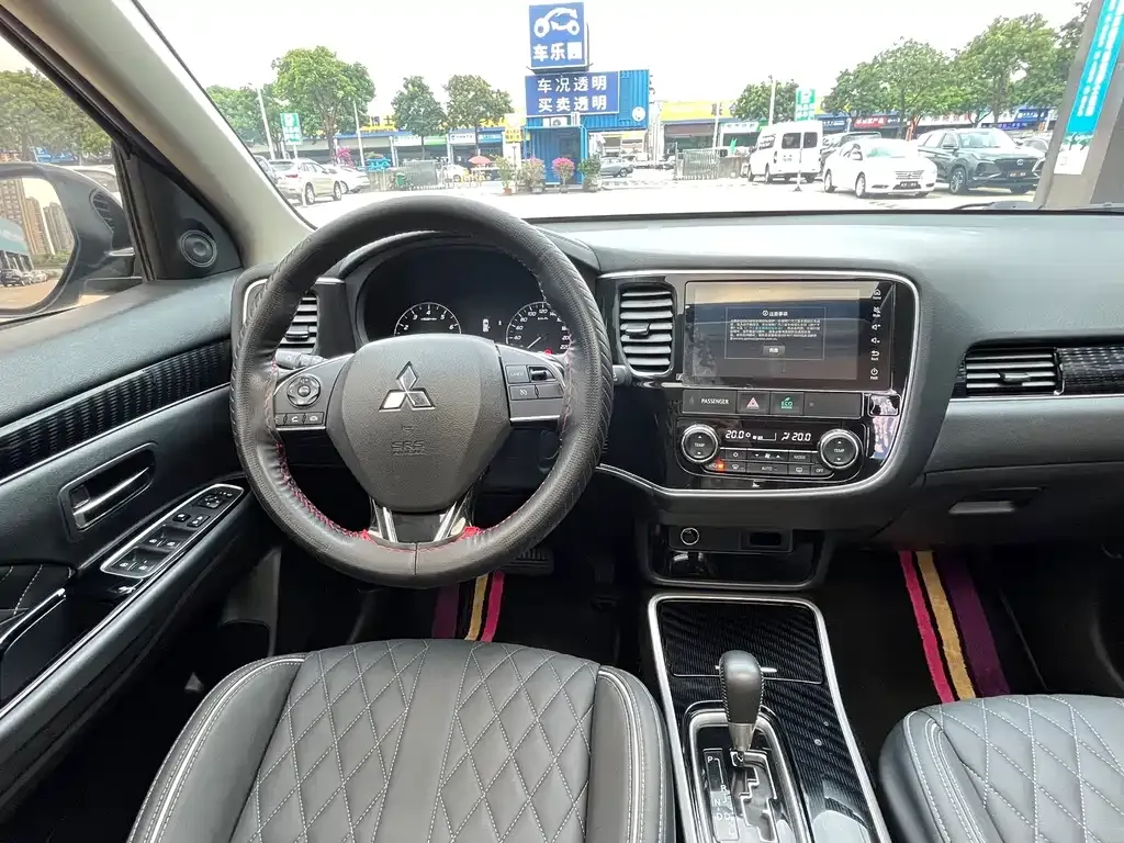 Mitsubishi Outlander 2022 из CN, фото 7