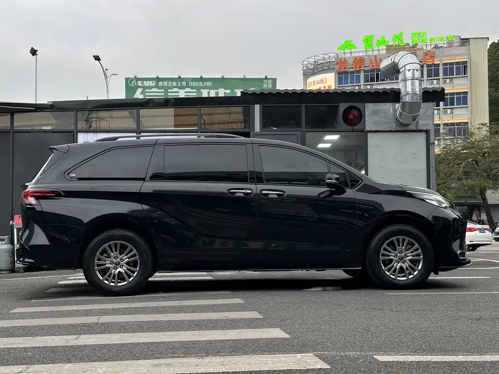 Toyota Sienna — фото 9