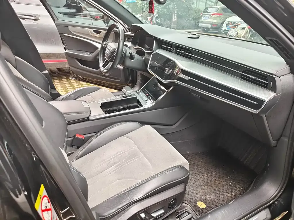 Audi A6L 2023 из CN, фото 3