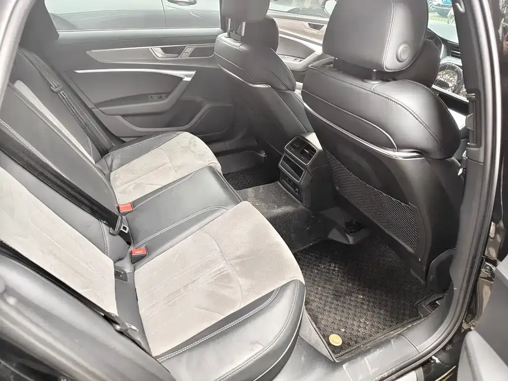 Audi A6L 2023 из CN, фото 5