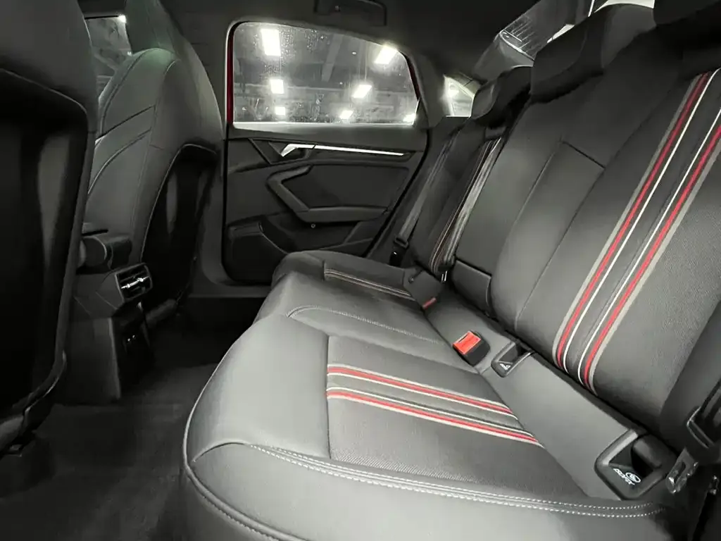 Audi A3 2023 из CN, фото 4