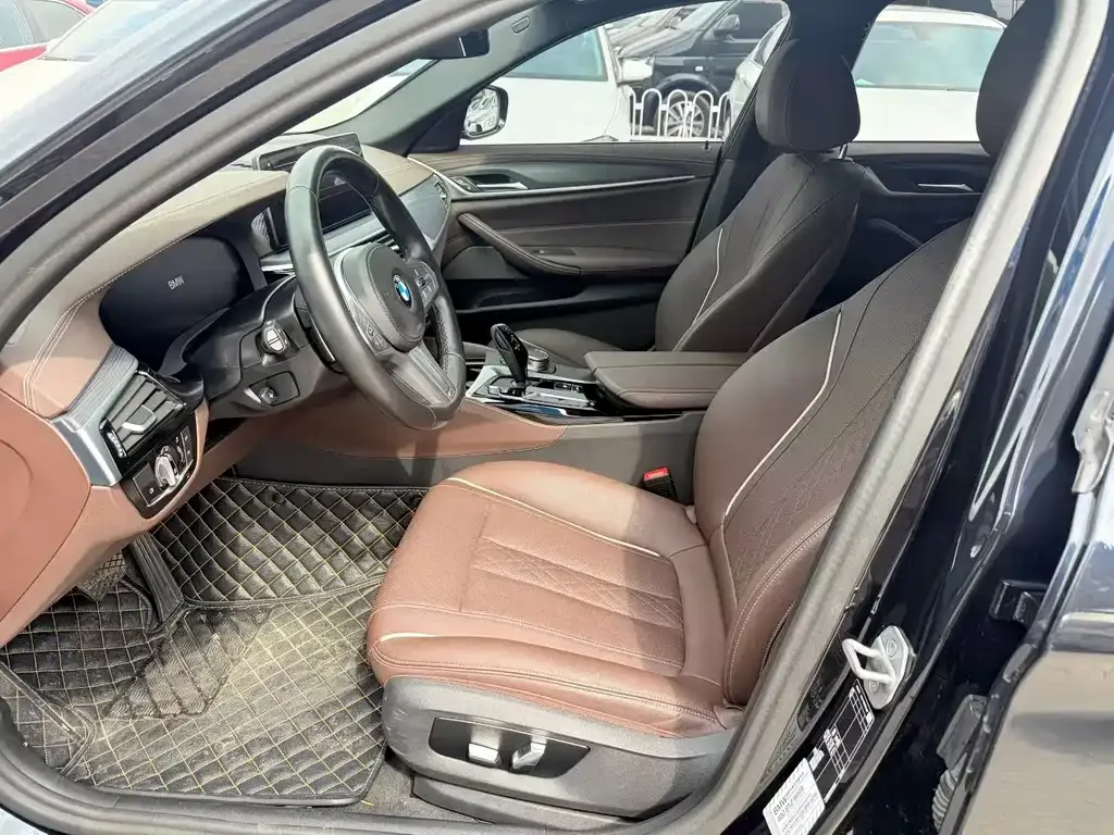 BMW 5 Series 2023 из CN, фото 2