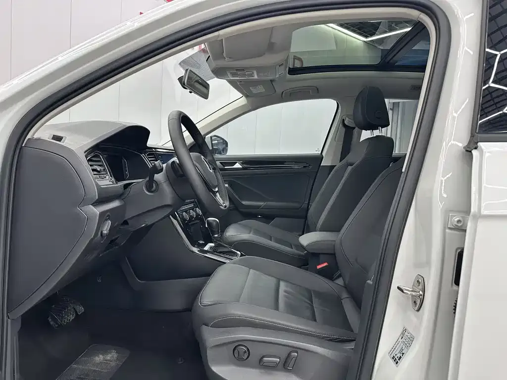 Volkswagen T-Roc 2023 из CN, фото 5