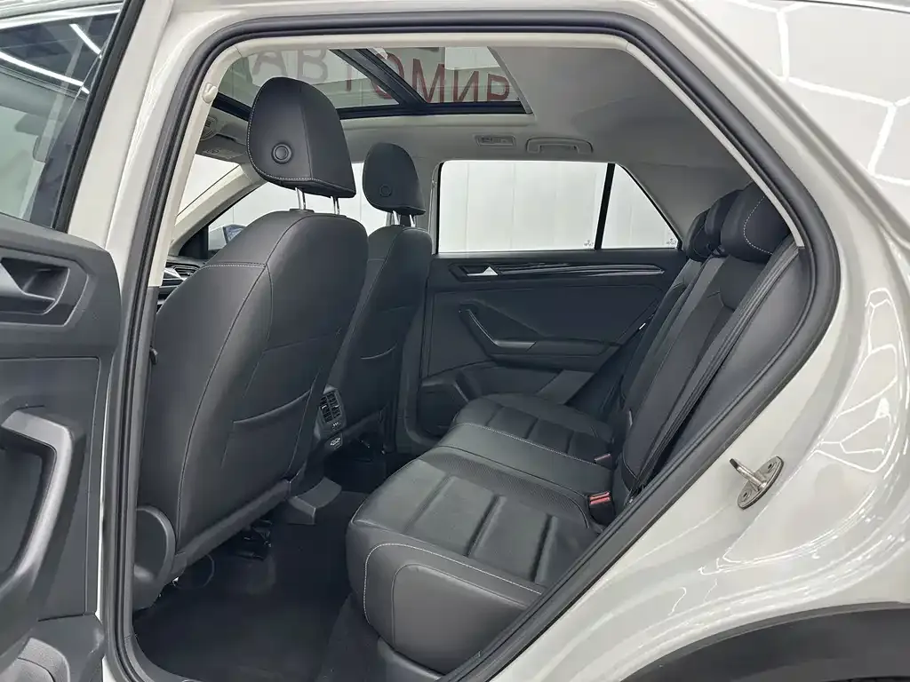 Volkswagen T-Roc 2023 из CN, фото 9