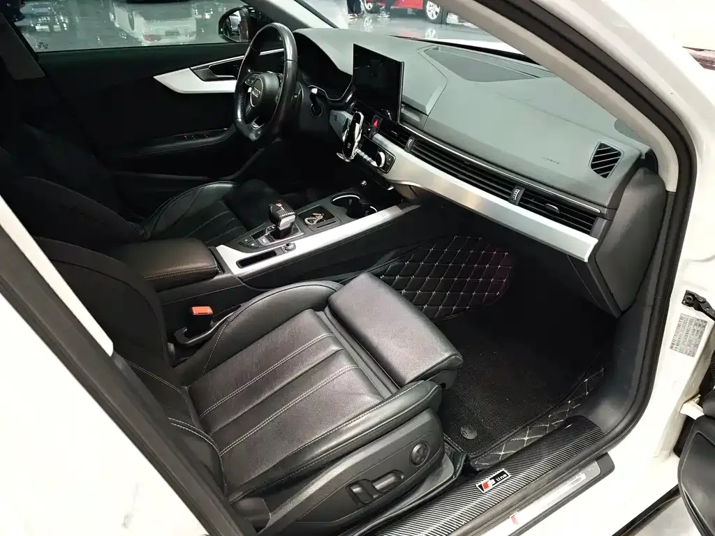 Audi A4L 2022 из CN, фото 10