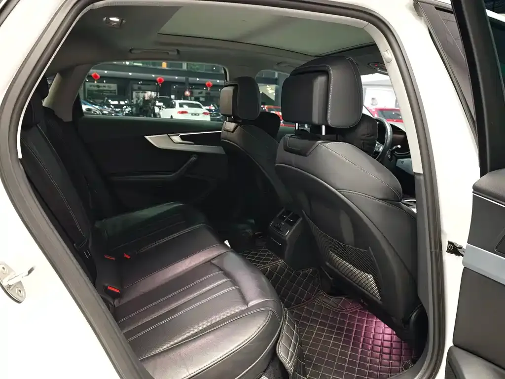 Audi A4L 2022 из CN, фото 5