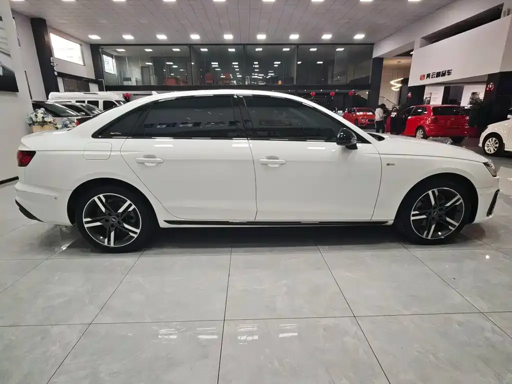 Audi A4L 2022 из CN, фото 7