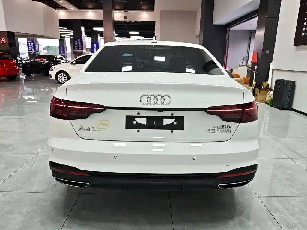 Audi A4L 2022 из CN, фото 3