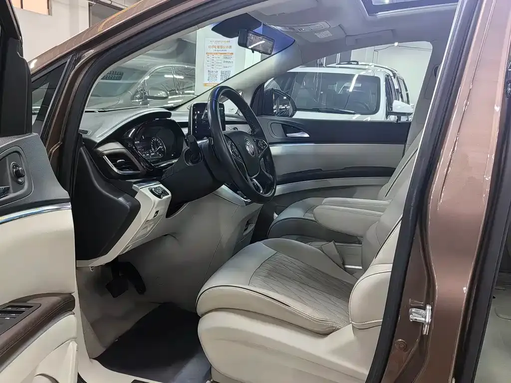 Buick GL8 2021 из CN, фото 3