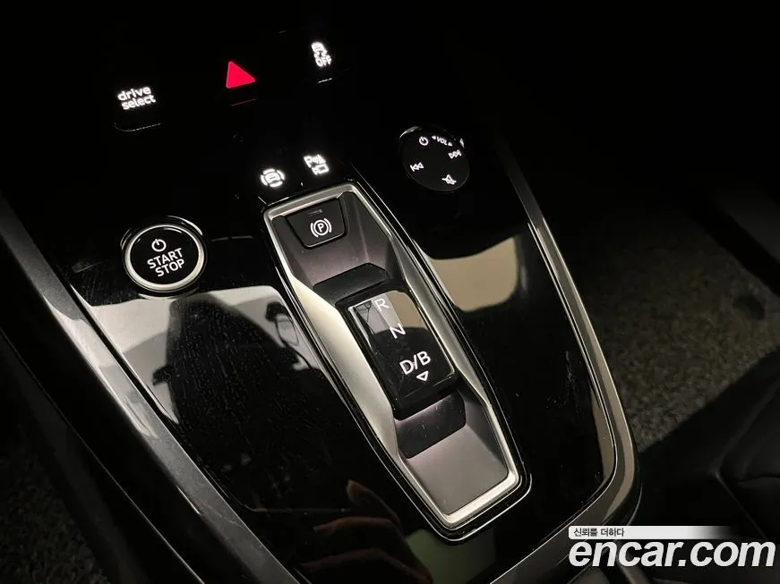 Audi Q4 e-tron — фото 10
