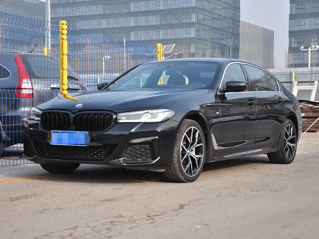 BMW 5 Series — фото 1