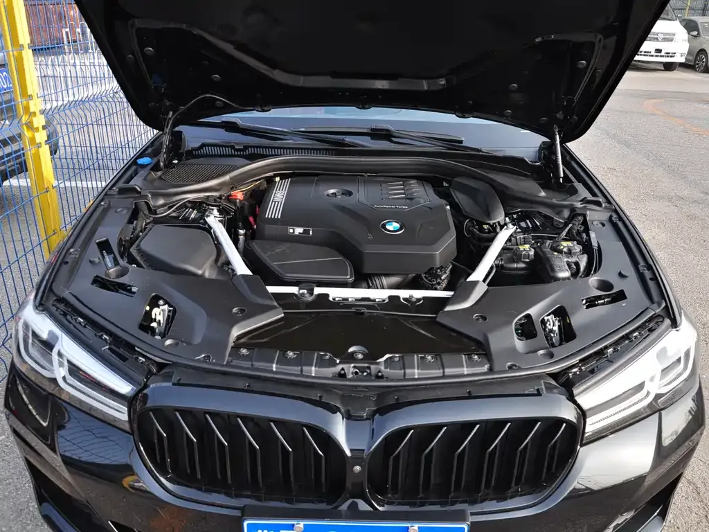 BMW 5 Series — фото 4