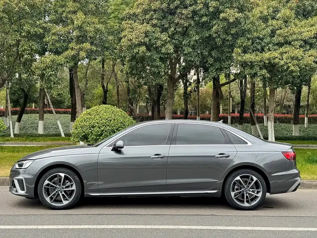 Audi A4L 2022 из CN, фото 8