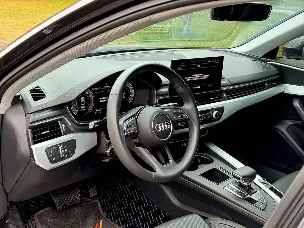 Audi A4L 2022 из CN, фото 4