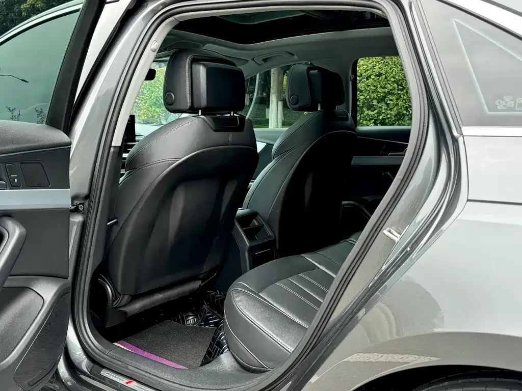 Audi A4L 2022 из CN, фото 3