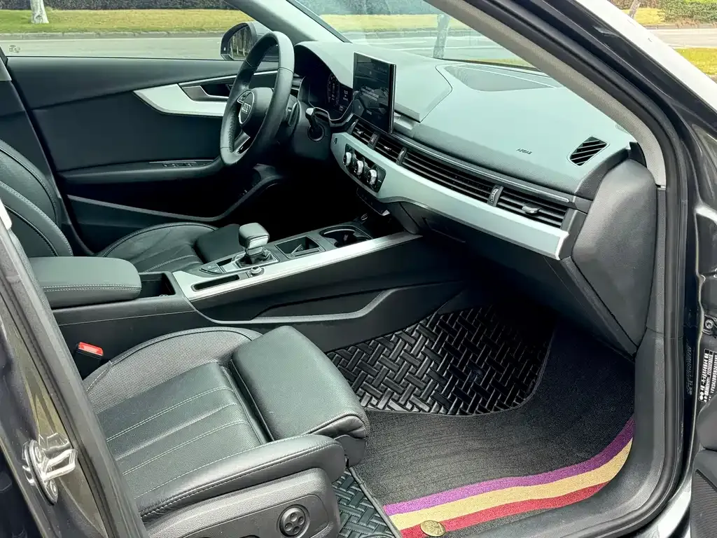 Audi A4L 2022 из CN, фото 2