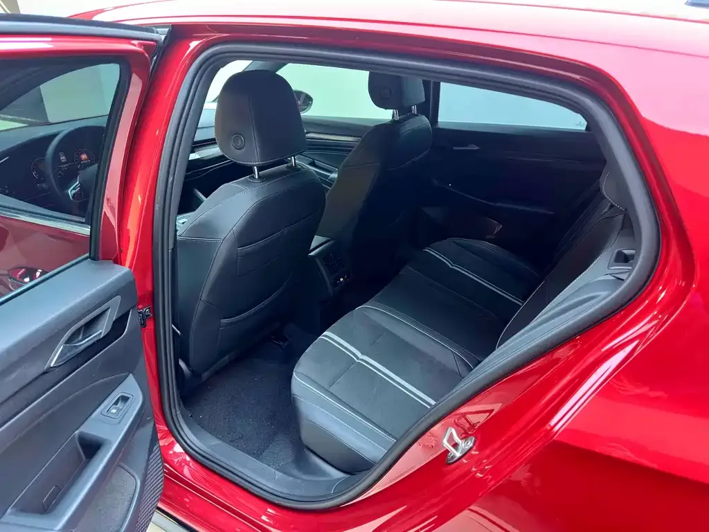Volkswagen Golf 2022 из CN, фото 10