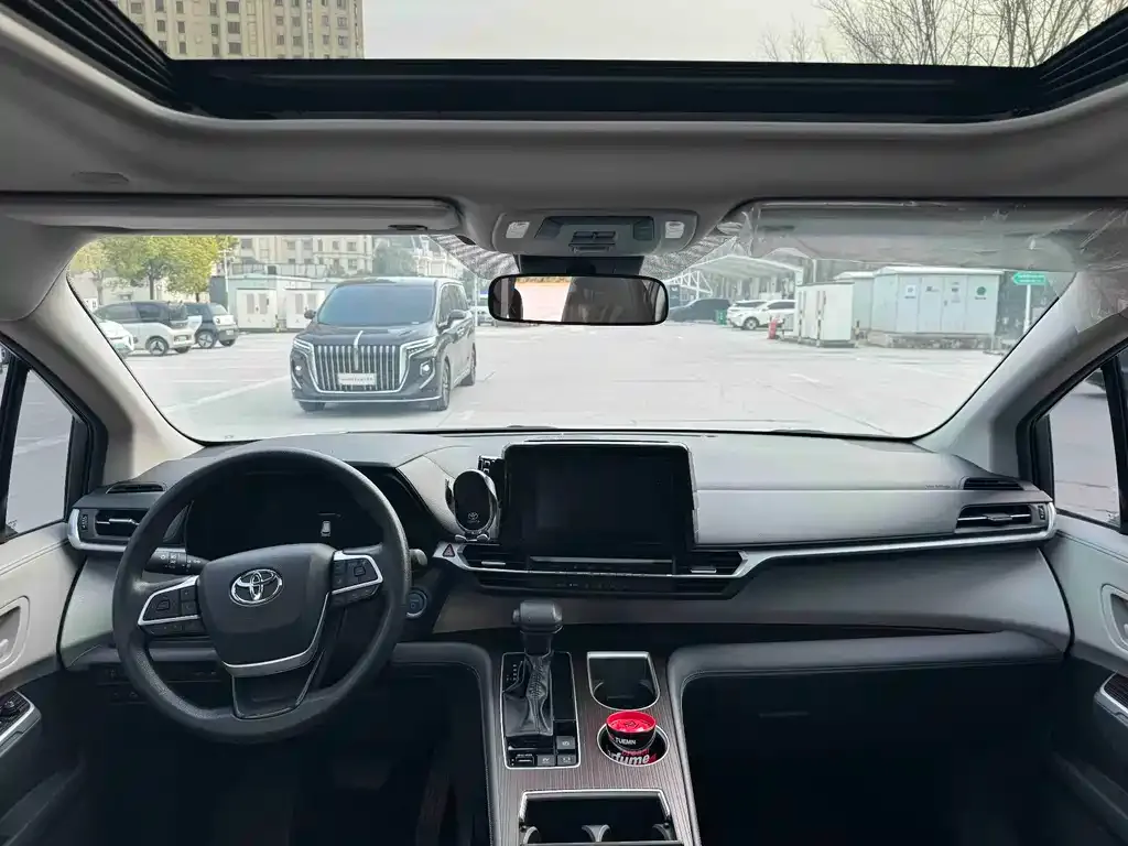 Toyota Granvia 2024 из CN, фото 4