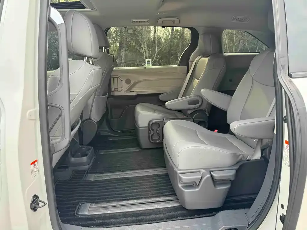 Toyota Granvia 2024 из CN, фото 3