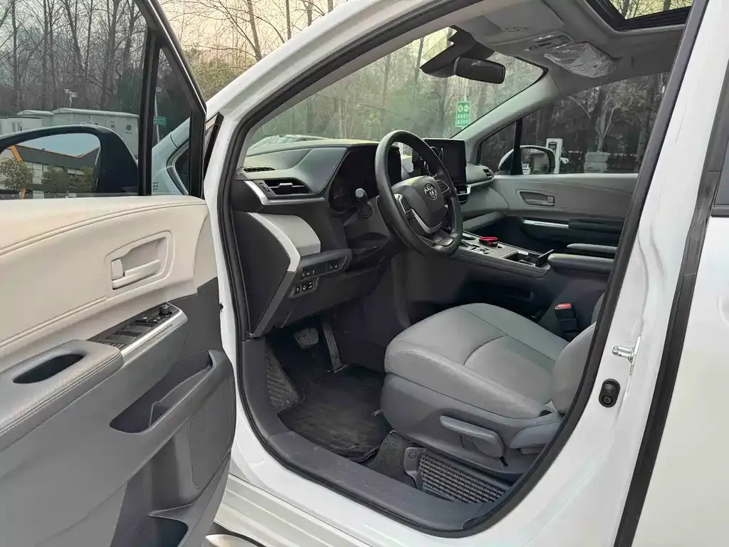 Toyota Granvia 2024 из CN, фото 7