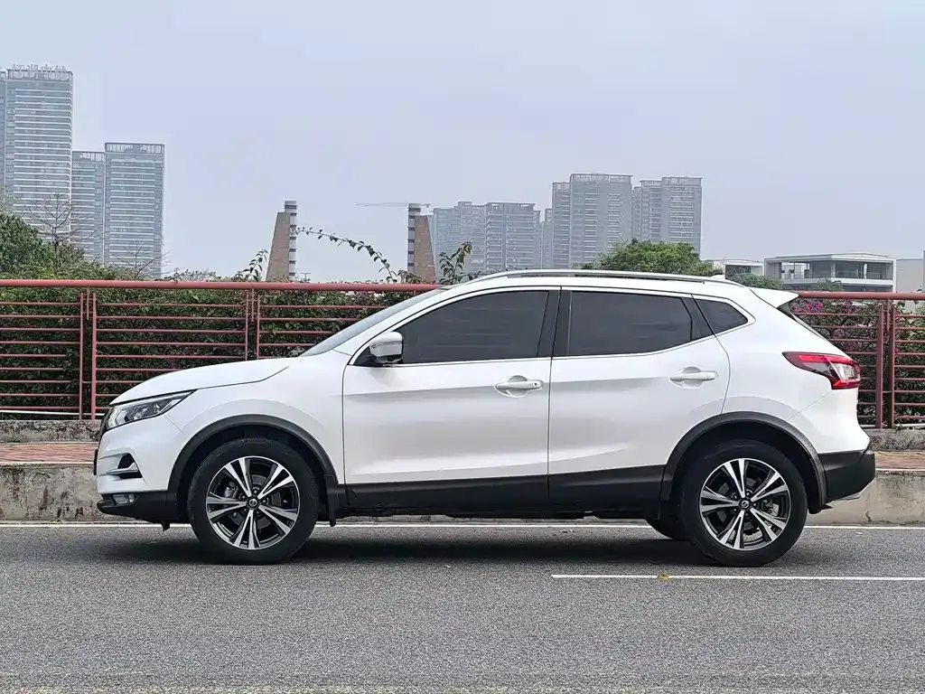 Nissan Qashqai — фото 10