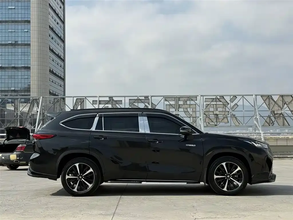 Toyota Crown Kluger 2021 из CN, фото 10