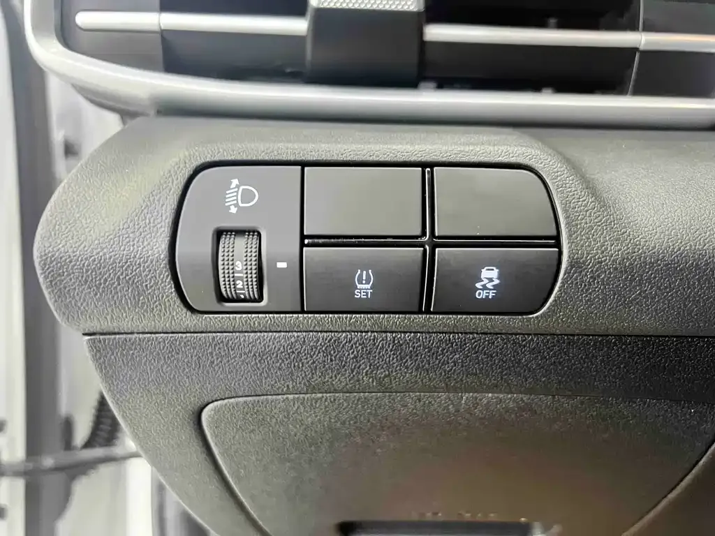Hyundai Elantra — фото 10