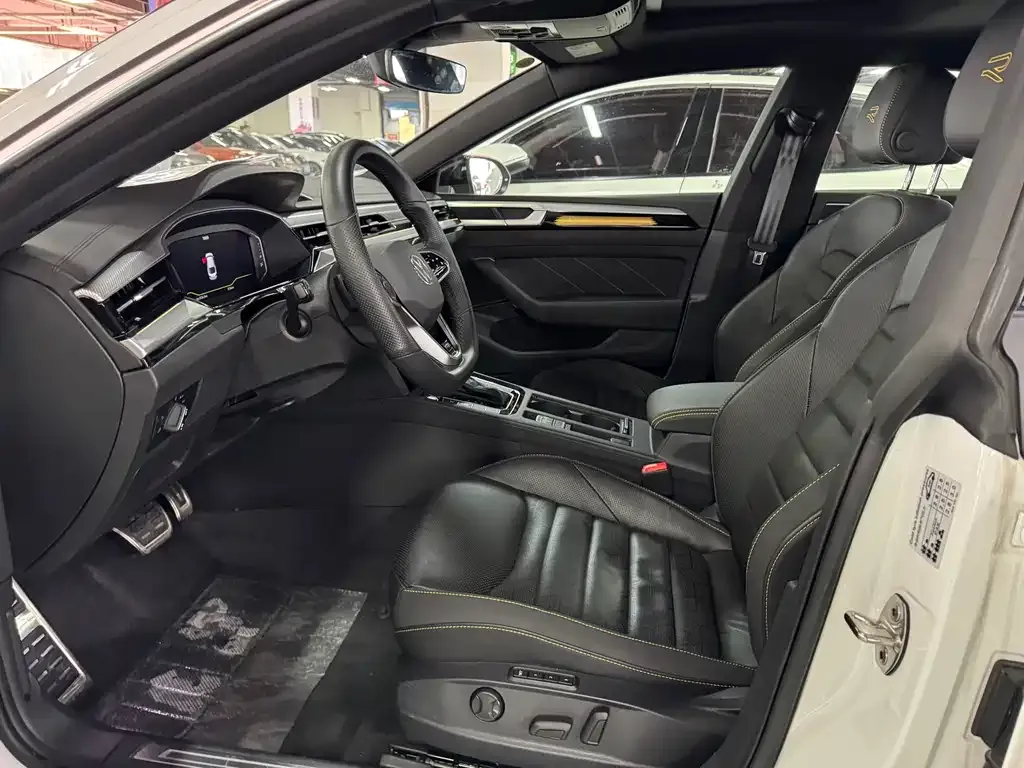 Volkswagen CC 2024 из CN, фото 10