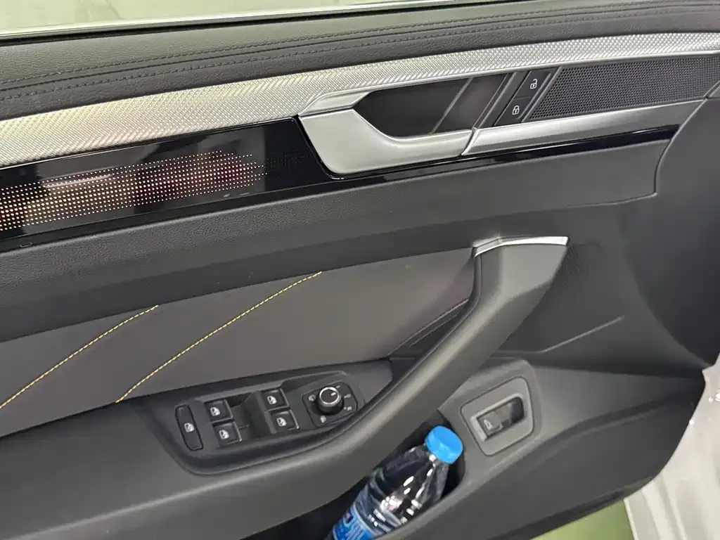 Volkswagen CC 2024 из CN, фото 3