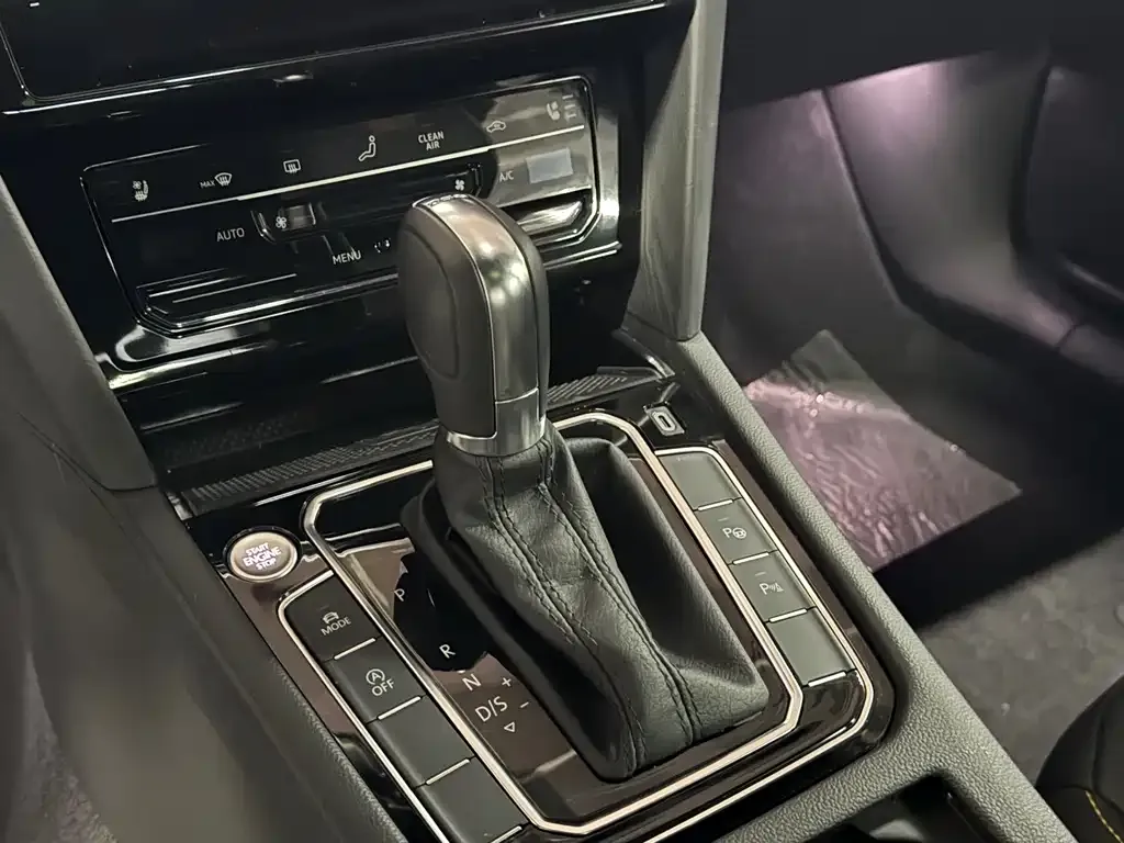 Volkswagen CC 2024 из CN, фото 9