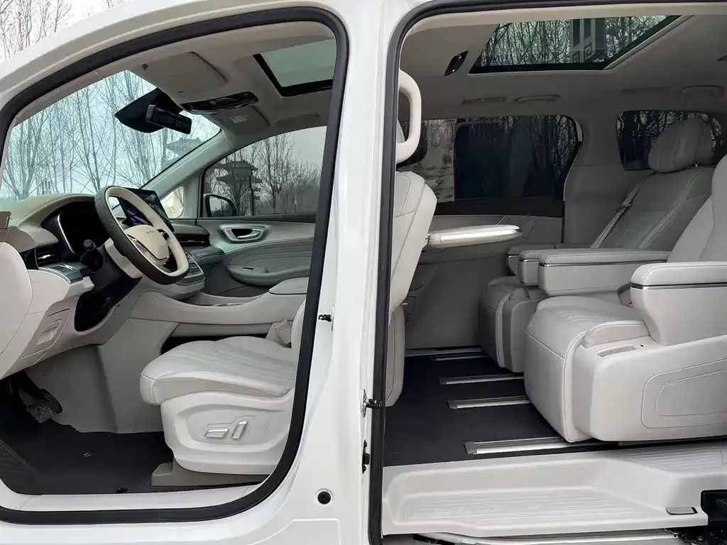 Roewe iMAX8 New Energy 2025 из CN, фото 3