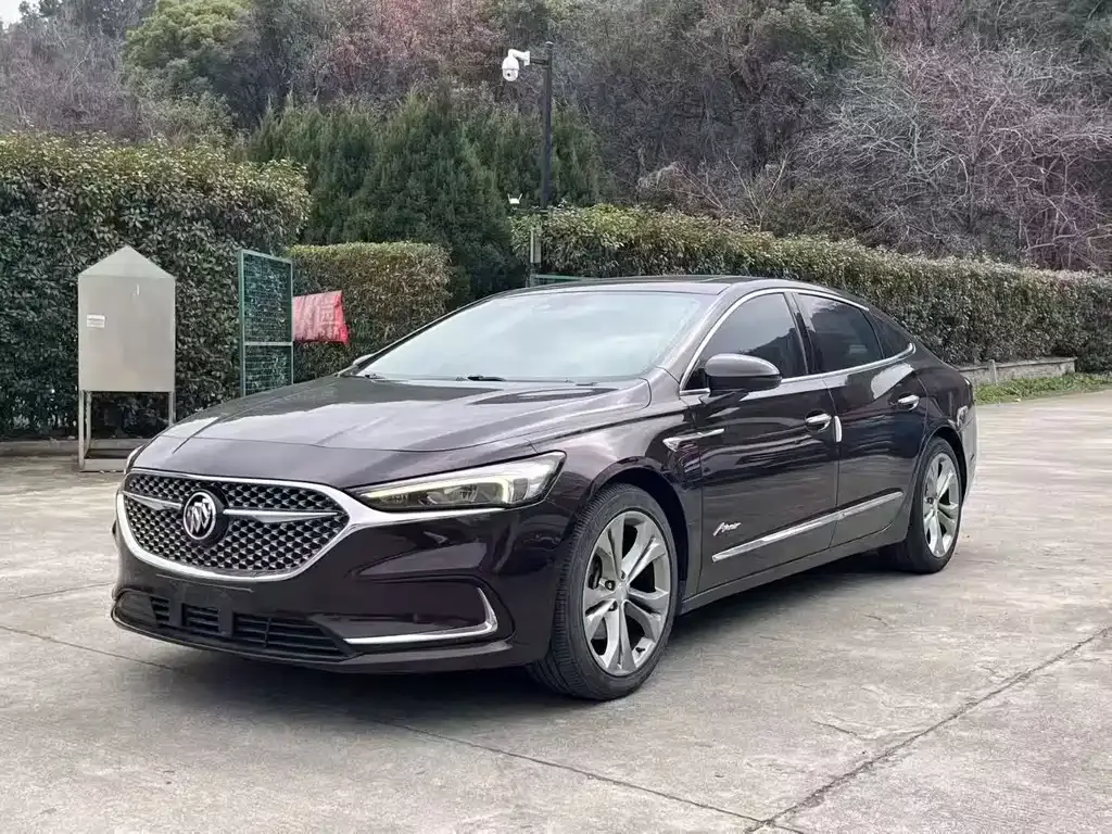 Buick LaCrosse — фото 1